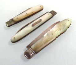 A Victorian silver and mother of pearl fruit knife, maker JF, Birmingham 1869, l. when open 14 cm,