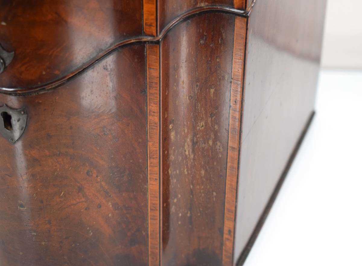 An early 19th century mahogany and crossbanded knife box of serpentine form h, 37 cm - Image 2 of 3