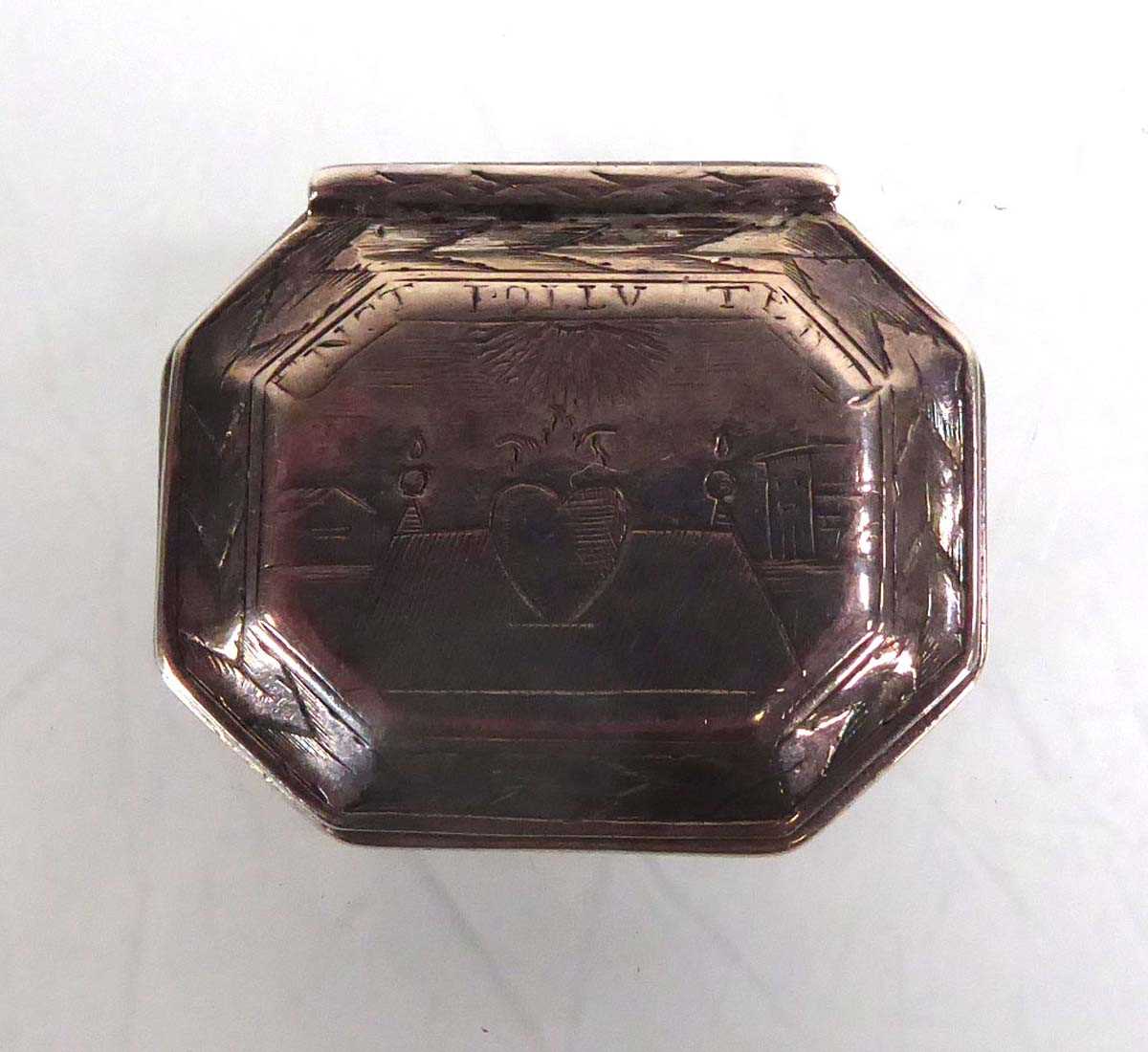 A Charles II snuff box of canted rectangular form engraved with the 'hearts aflame' motif, - Image 2 of 6