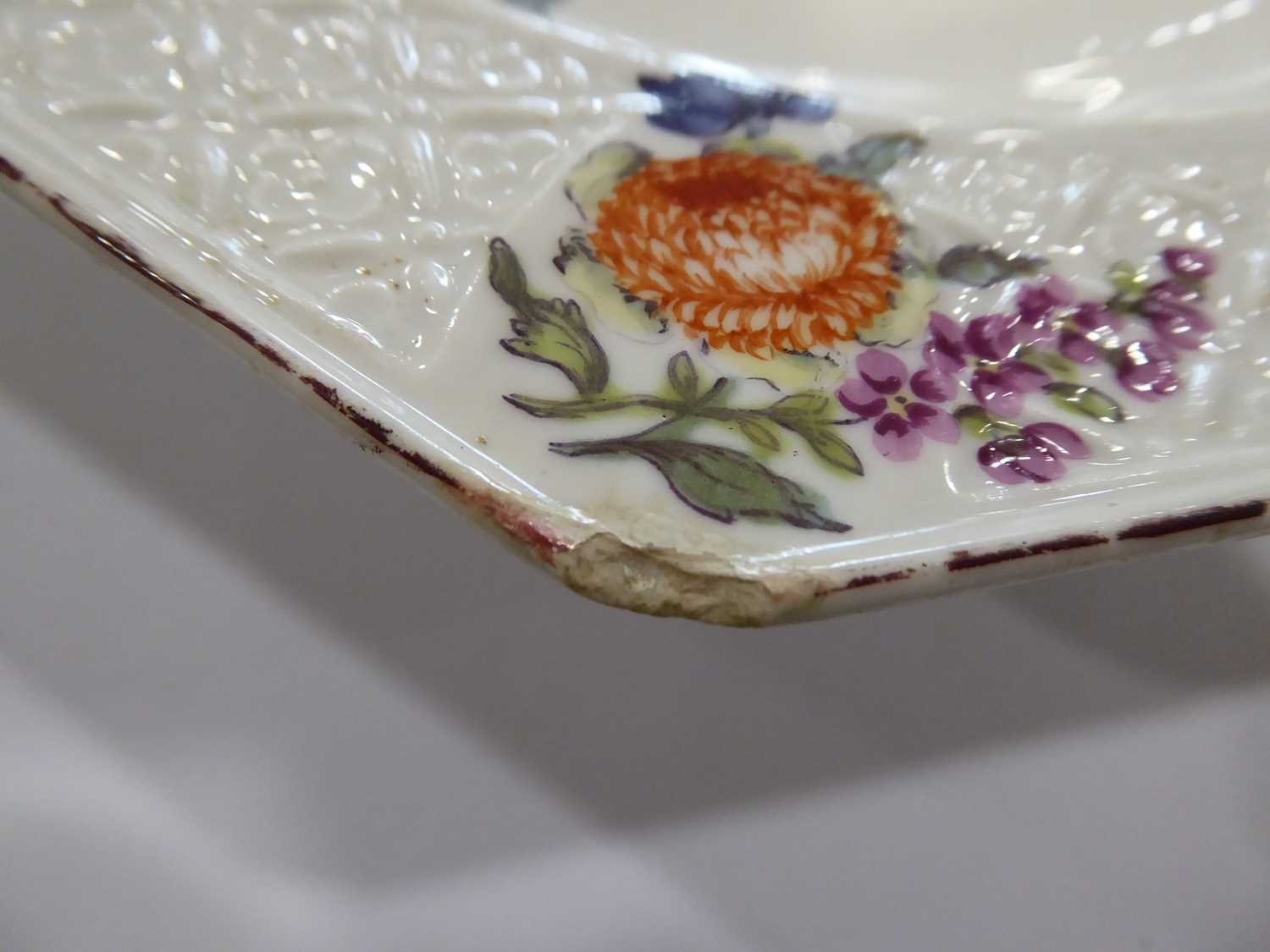 A Chelsea cabinet plate decorated with floral sprays, d. 23.5 cm, together with a similar - Image 4 of 6