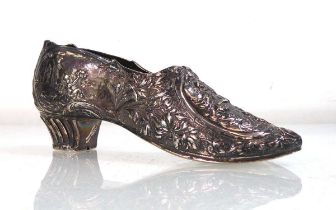 A Dutch Export silver repousse decorated shoe, Chester import marks, l. 14.5 cm, 4.8 ozs