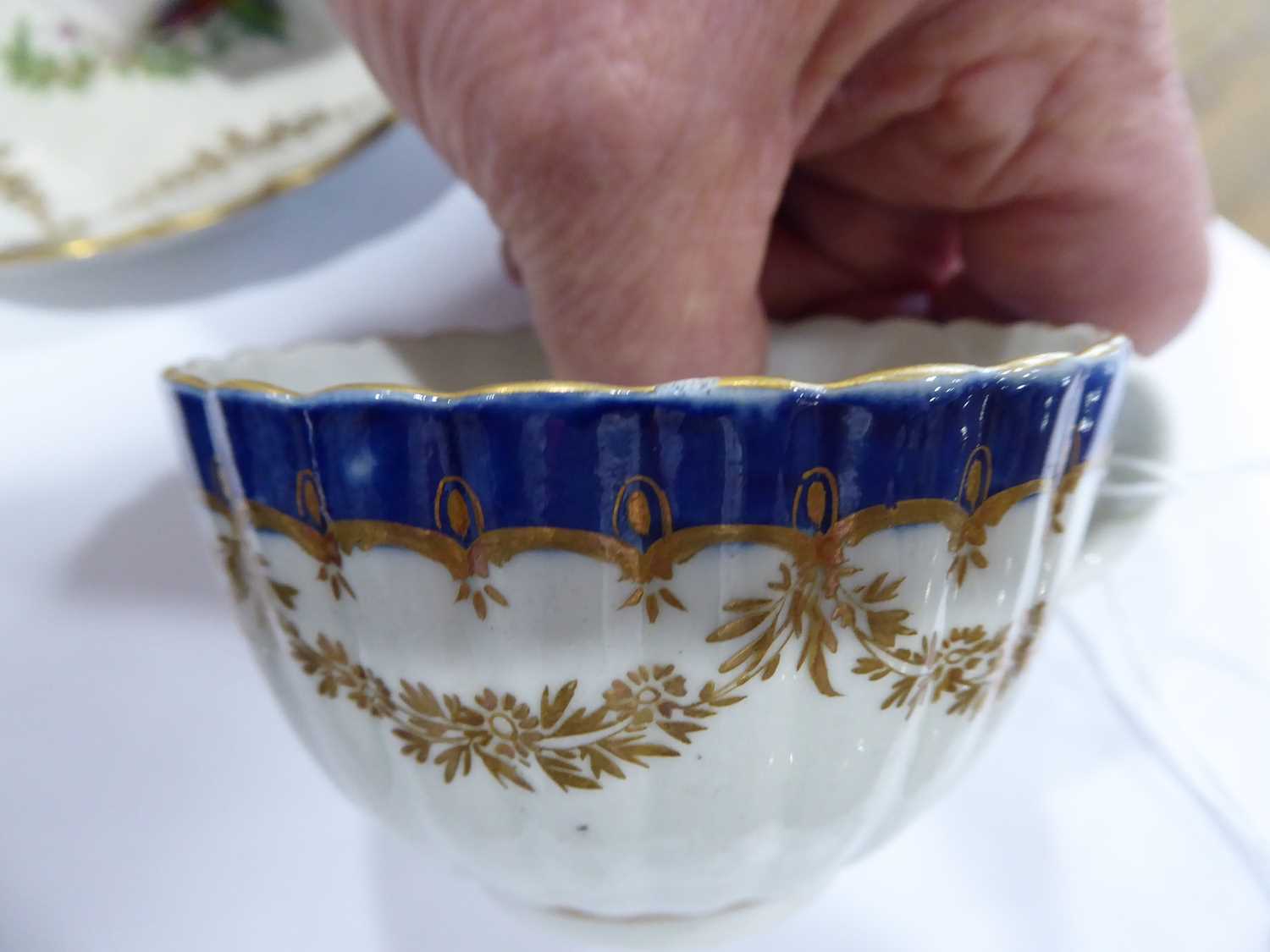 An early Worcester tea cup and saucer dish, each decorated with an exotic bird with a blue and - Image 3 of 6