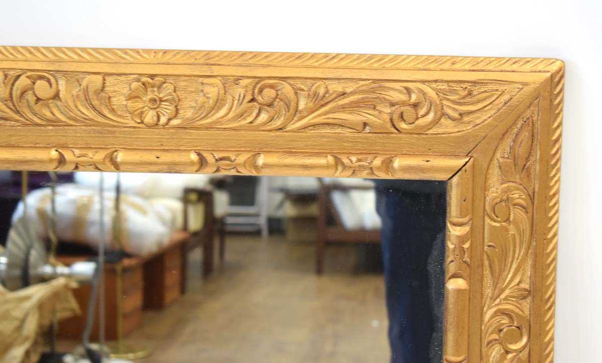 A giltwood wall mirror, the rectangular plate within a foliate frame, 107 x 76 cm Size of mirror - Bild 3 aus 4