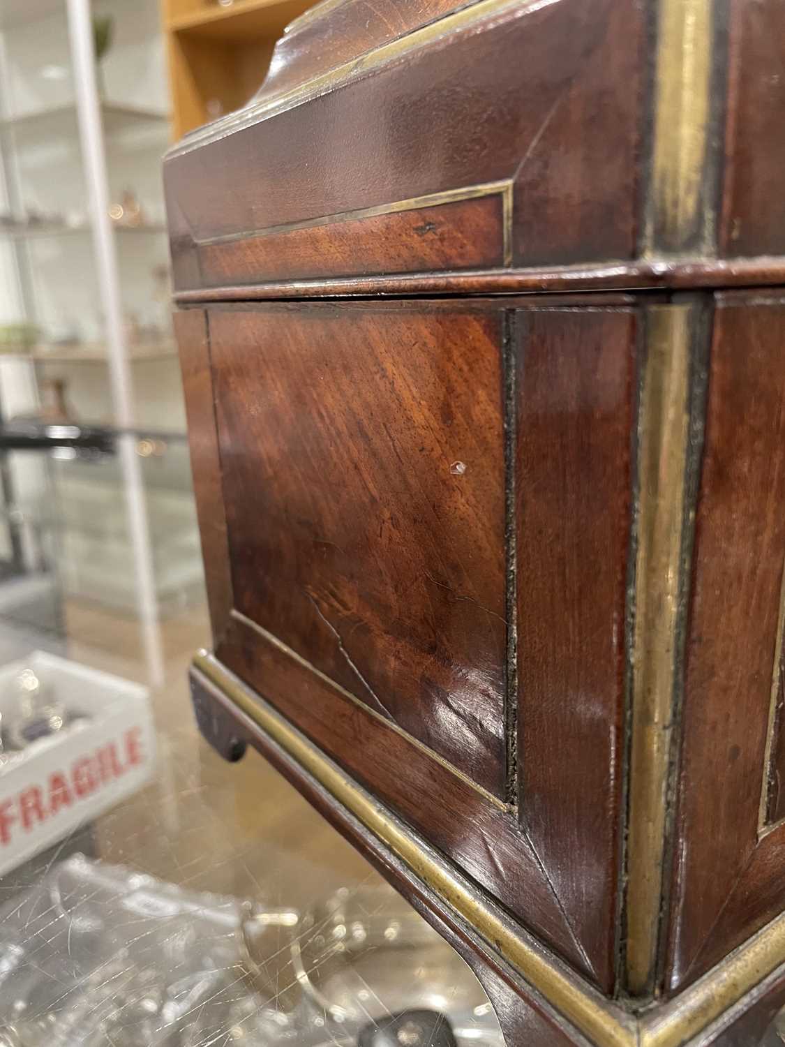 A late 18th/early 19th century mahogany and brass mounted box of casket form with bracket feet, - Bild 12 aus 18