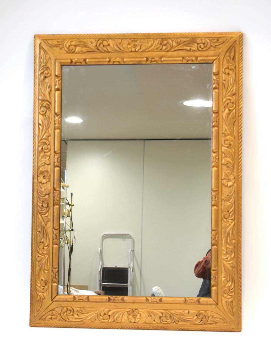 A giltwood wall mirror, the rectangular plate within a foliate frame, 107 x 76 cm Size of mirror - Bild 2 aus 4