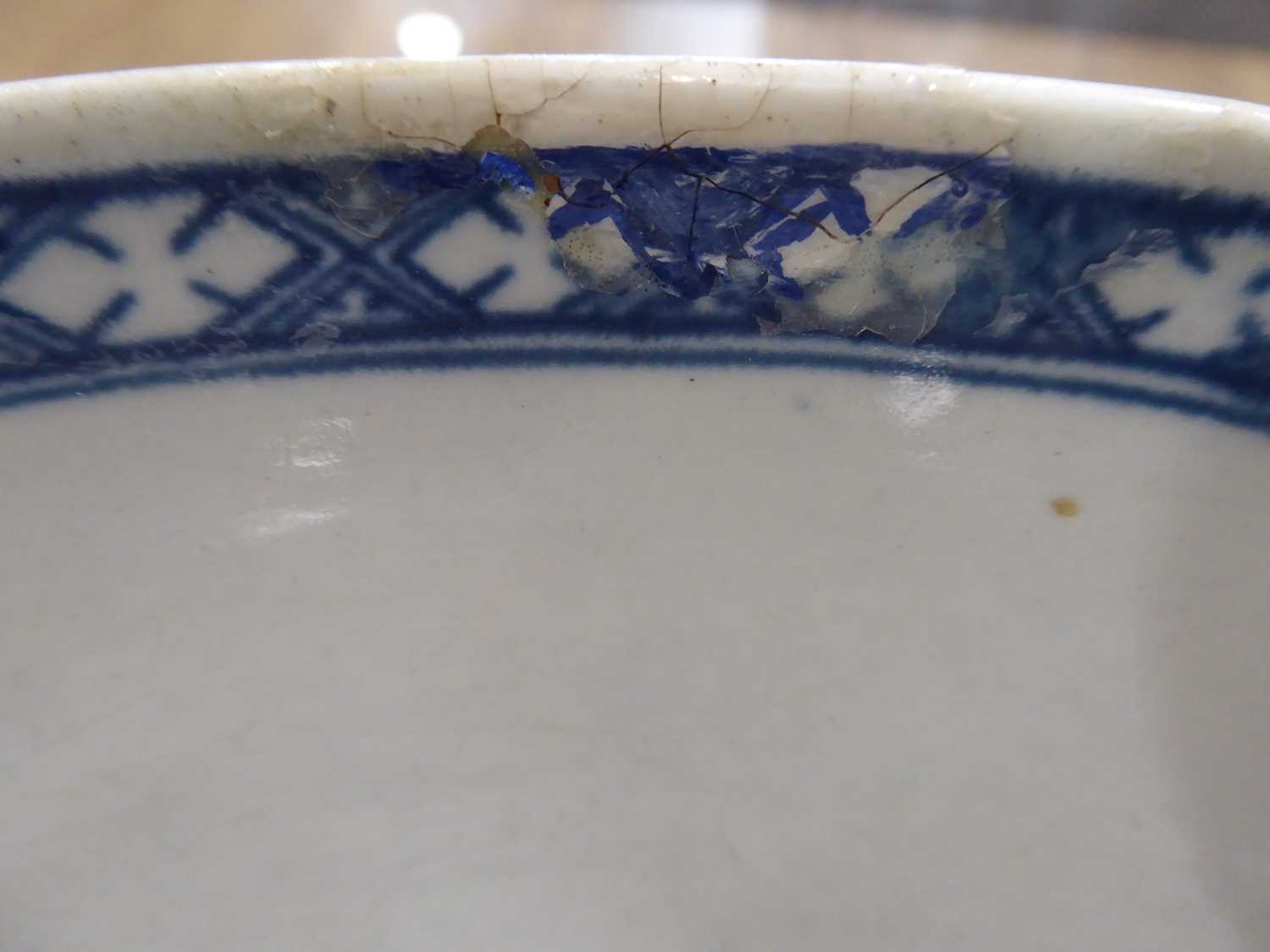 An early blue and white Worcester fruit bowl decorated with pagodas in the Oriental manner, d. 23. - Image 8 of 11