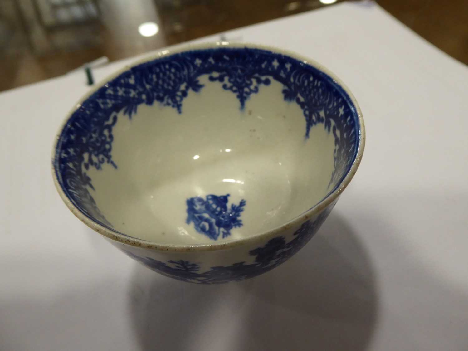 An early blue and white Worcester fruit bowl decorated with pagodas in the Oriental manner, d. 23. - Image 5 of 11