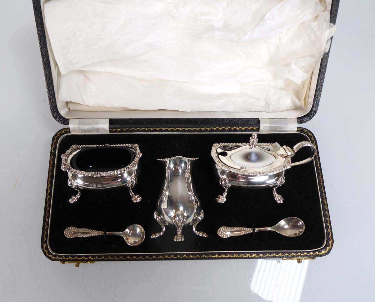 A silver five piece cruet set of typical form maker S Ltd., Birmingham 1961, cased Lid to pepper - Image 2 of 4