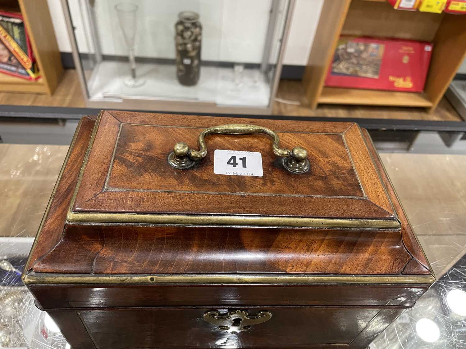 A late 18th/early 19th century mahogany and brass mounted box of casket form with bracket feet, - Bild 18 aus 18