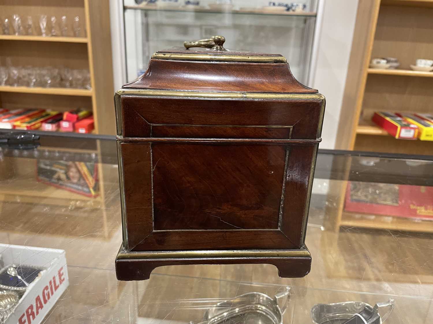 A late 18th/early 19th century mahogany and brass mounted box of casket form with bracket feet, - Bild 5 aus 18