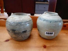 Two provincial Chinese blue and white ginger jars, max h. 12.5 cm (2)