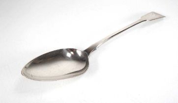 A William IV silver fiddle pattern serving spoon, maker WB, London 1832, l. 29 cm, 3.6 ozs