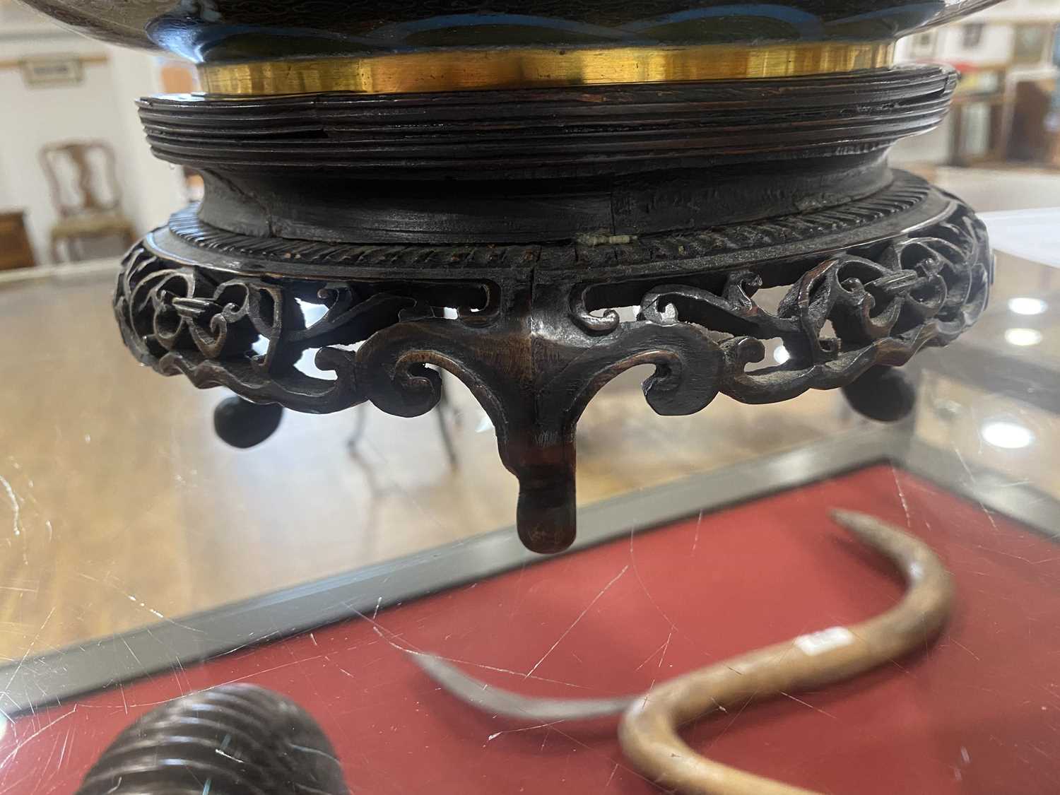 A cloisonné bowl decorated with dragons, di. 28 cm, together with another smaller bowl, both on - Image 7 of 16