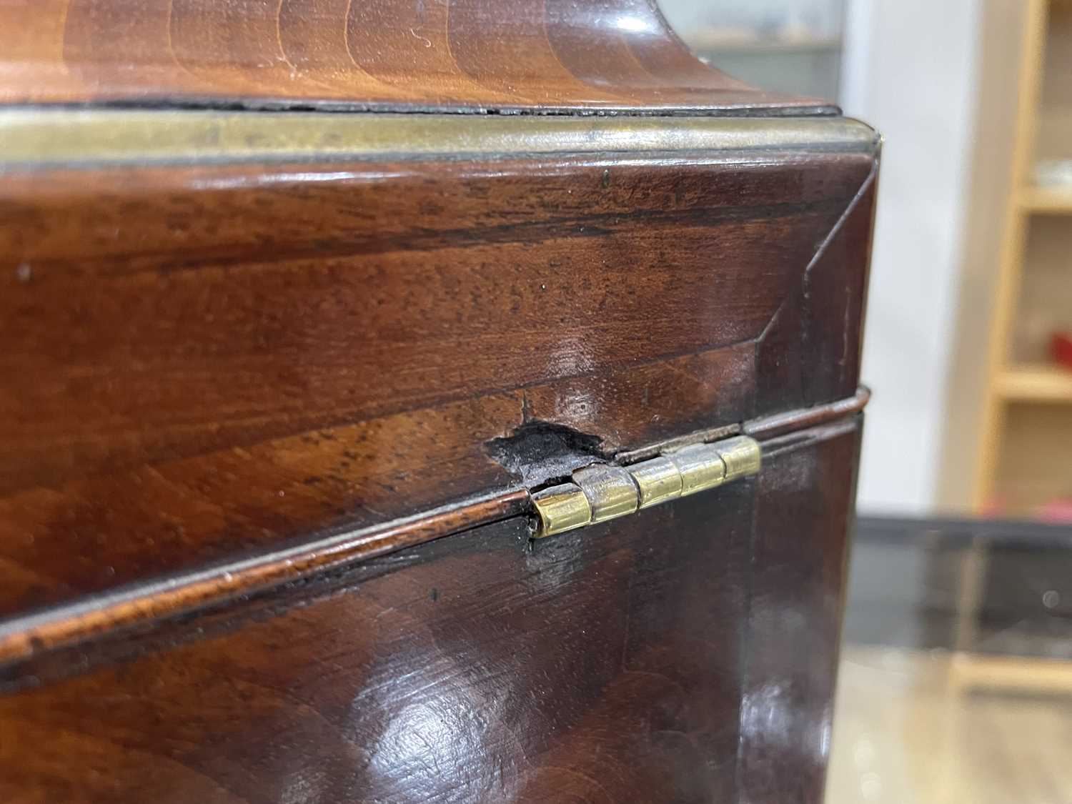 A late 18th/early 19th century mahogany and brass mounted box of casket form with bracket feet, - Bild 14 aus 18