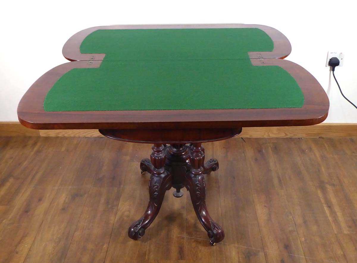 A Victorian figured walnut and marquetry games table on four turned columns and splayed legs with - Bild 5 aus 5