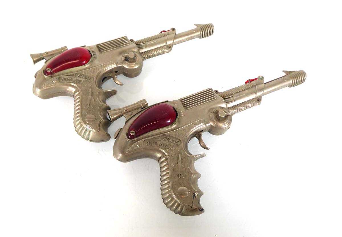 A pair of Space Outlaw toy guns (2) Playworn