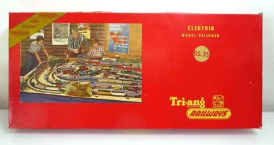 A Tri-ang Railways RS35 OO gauge goods set, boxed