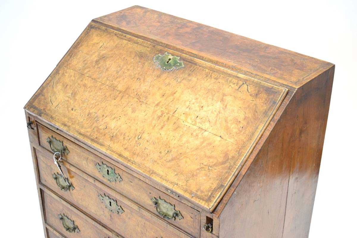 A walnut and feather banded bureau of small proportions, the fall-front over four long graduated - Bild 2 aus 20