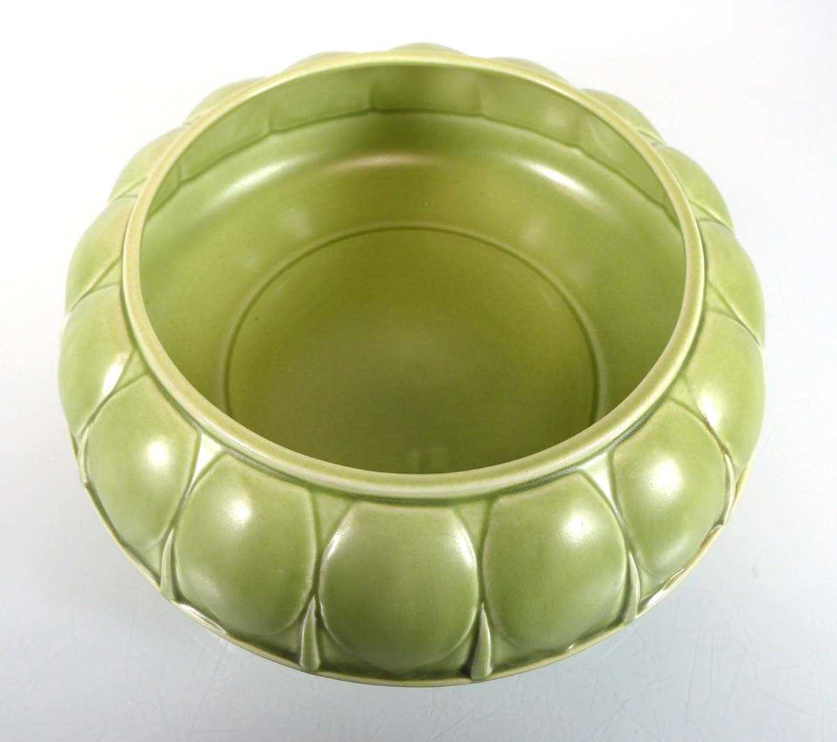 A Shorter & Sons shallow jardinière decorated in a pale green glaze, d. 25 cm - Image 2 of 2