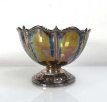 An Edwardian silver bowl raised on a socle foot, maker A&JZ, Birmingham 1908, h. 11 cm, 5.6 ozs