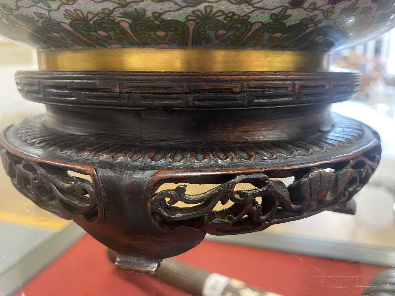 A cloisonné bowl decorated with dragons, di. 28 cm, together with another smaller bowl, both on - Image 8 of 16