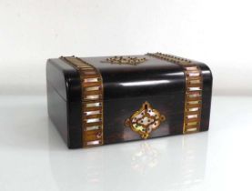 A Victorian coromandel and mother-of-pearl jewellery box, 28 x 20 x 12 cm