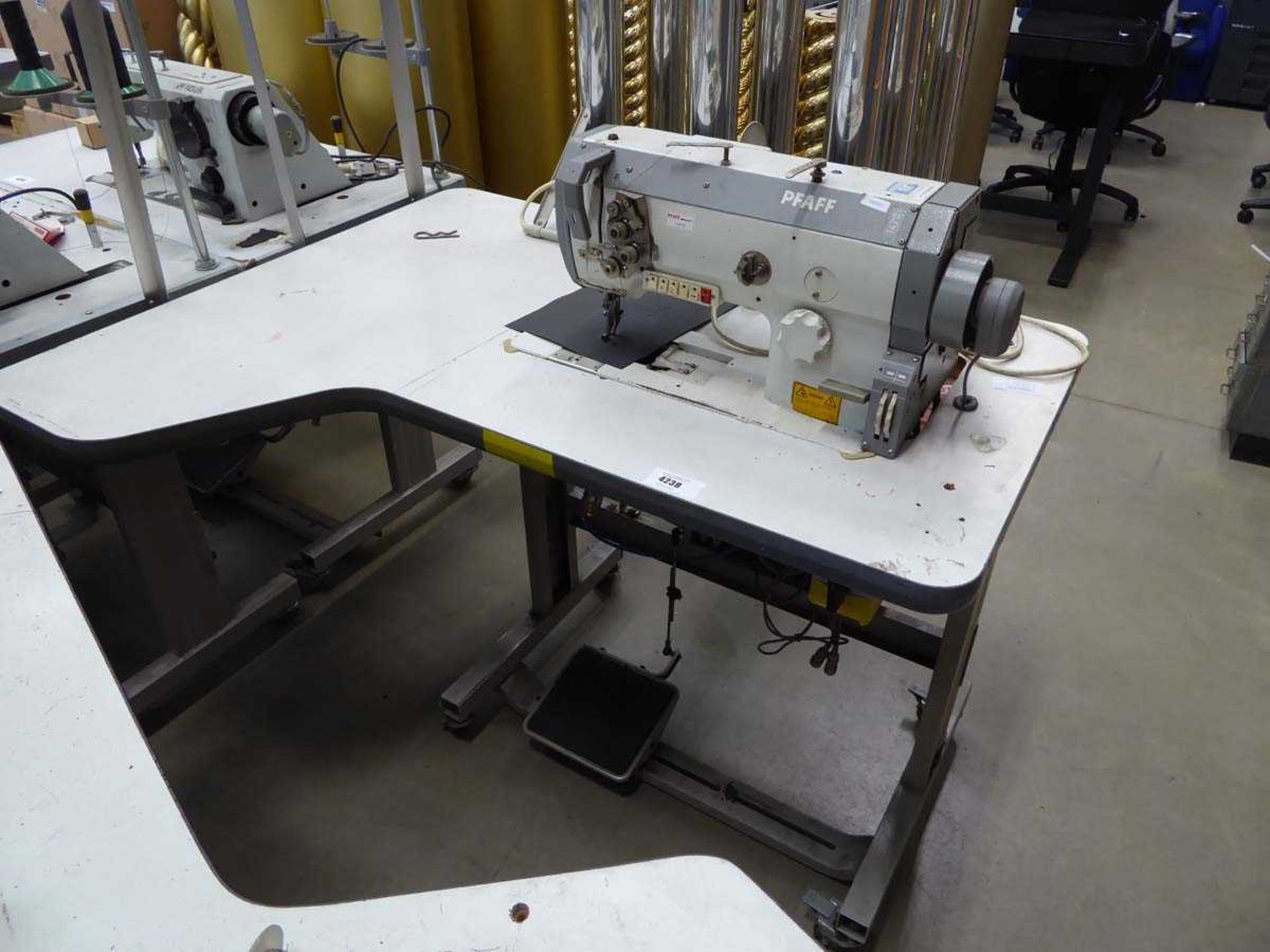 +VAT PFAFF industrial sewing machine