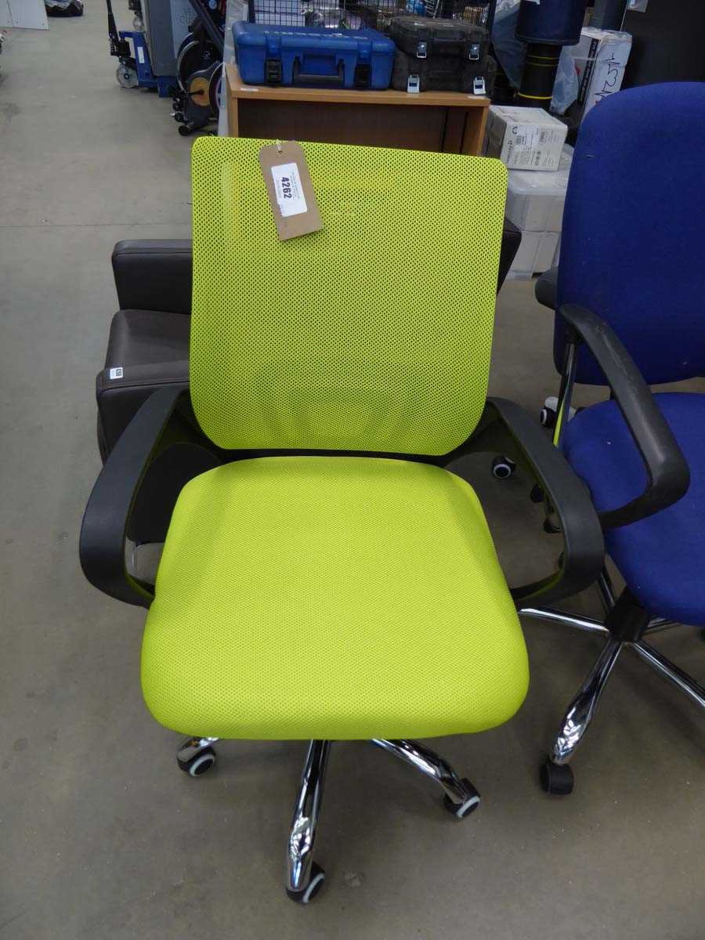 +VAT Fluorescent green cloth mesh back swivel armchair