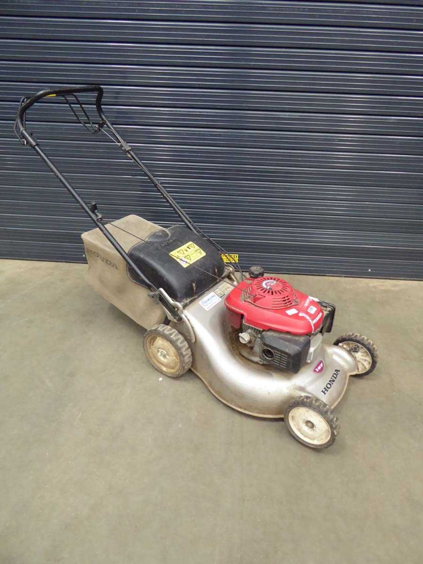 +VAT Honda petrol powered rotary mower with grass box