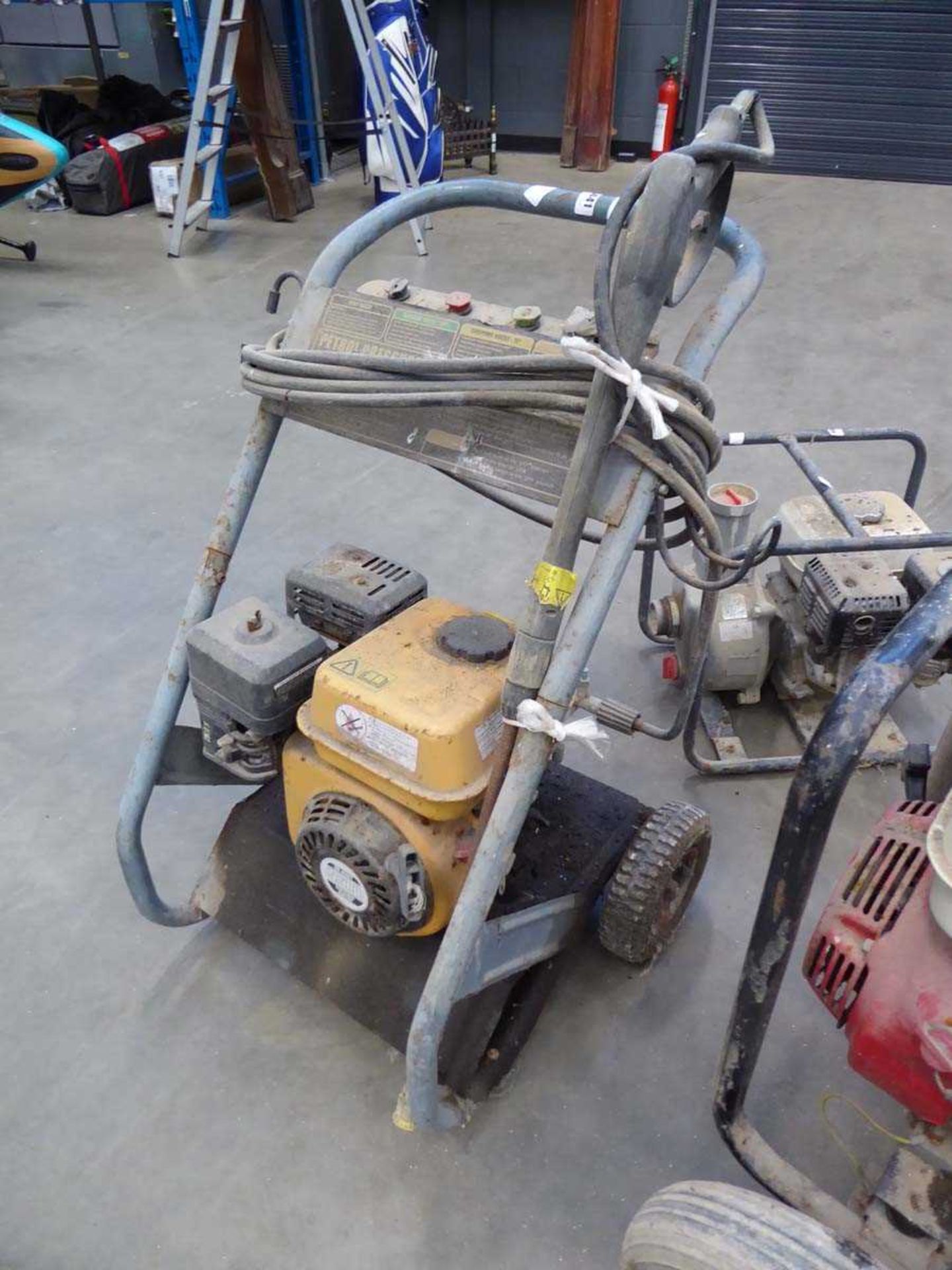 Petrol powered pressure washer - Image 2 of 3