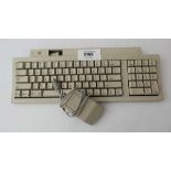 +VAT 1991 Apple Keyboard II and mouse