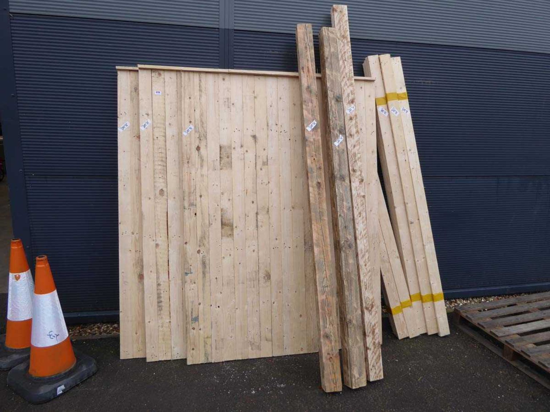 3 6ft fence panels and 3 posts