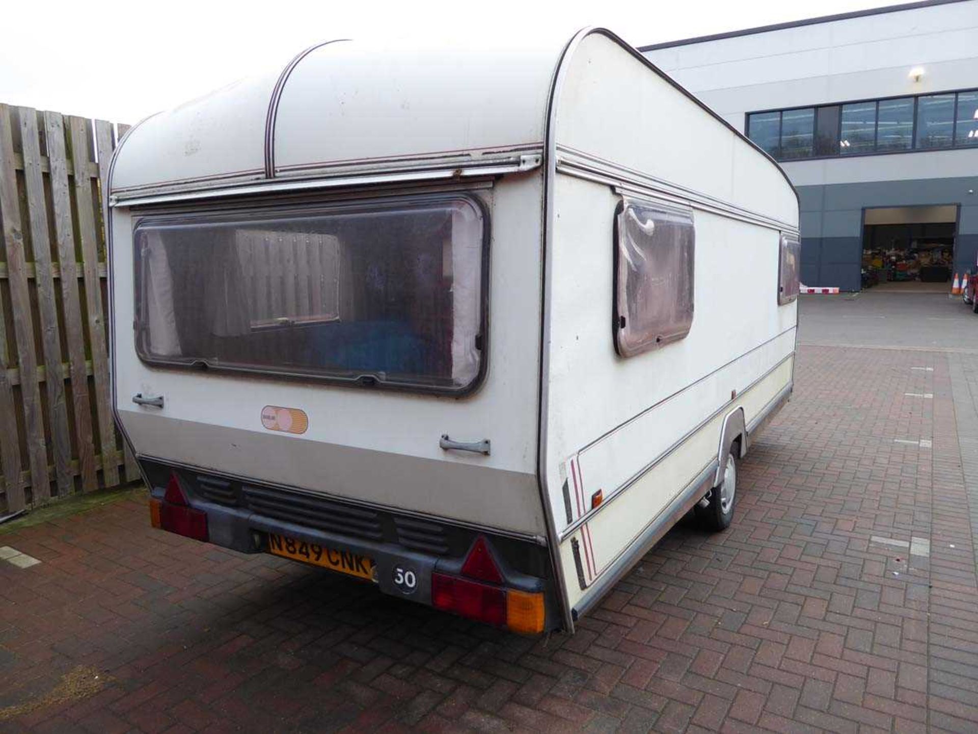 4 berth caravan - Image 4 of 11