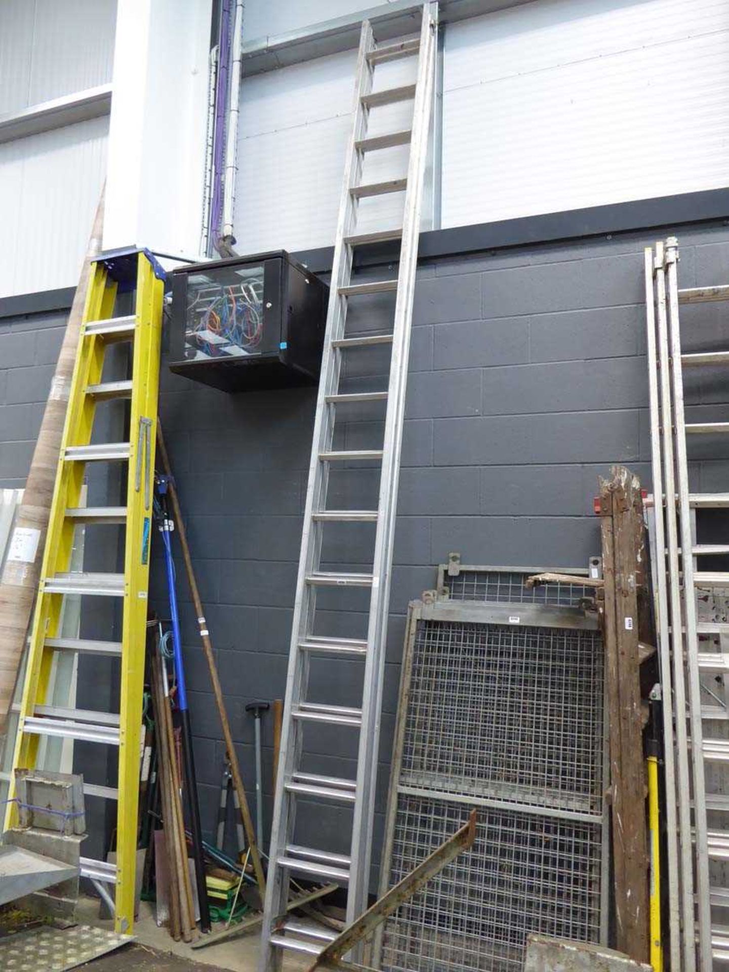 Double aluminium extension ladder