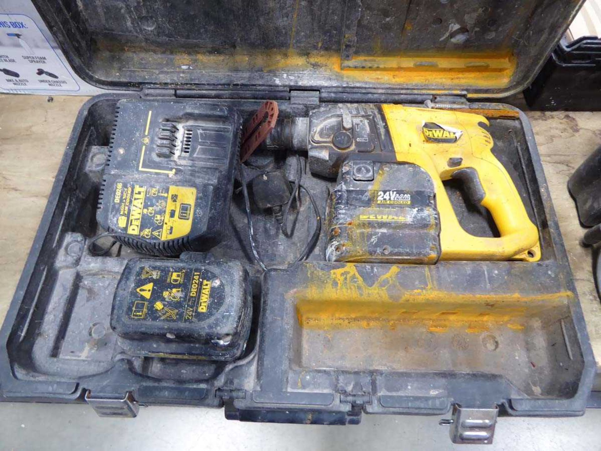 DeWalt SDS drill - 2 batteries and charger