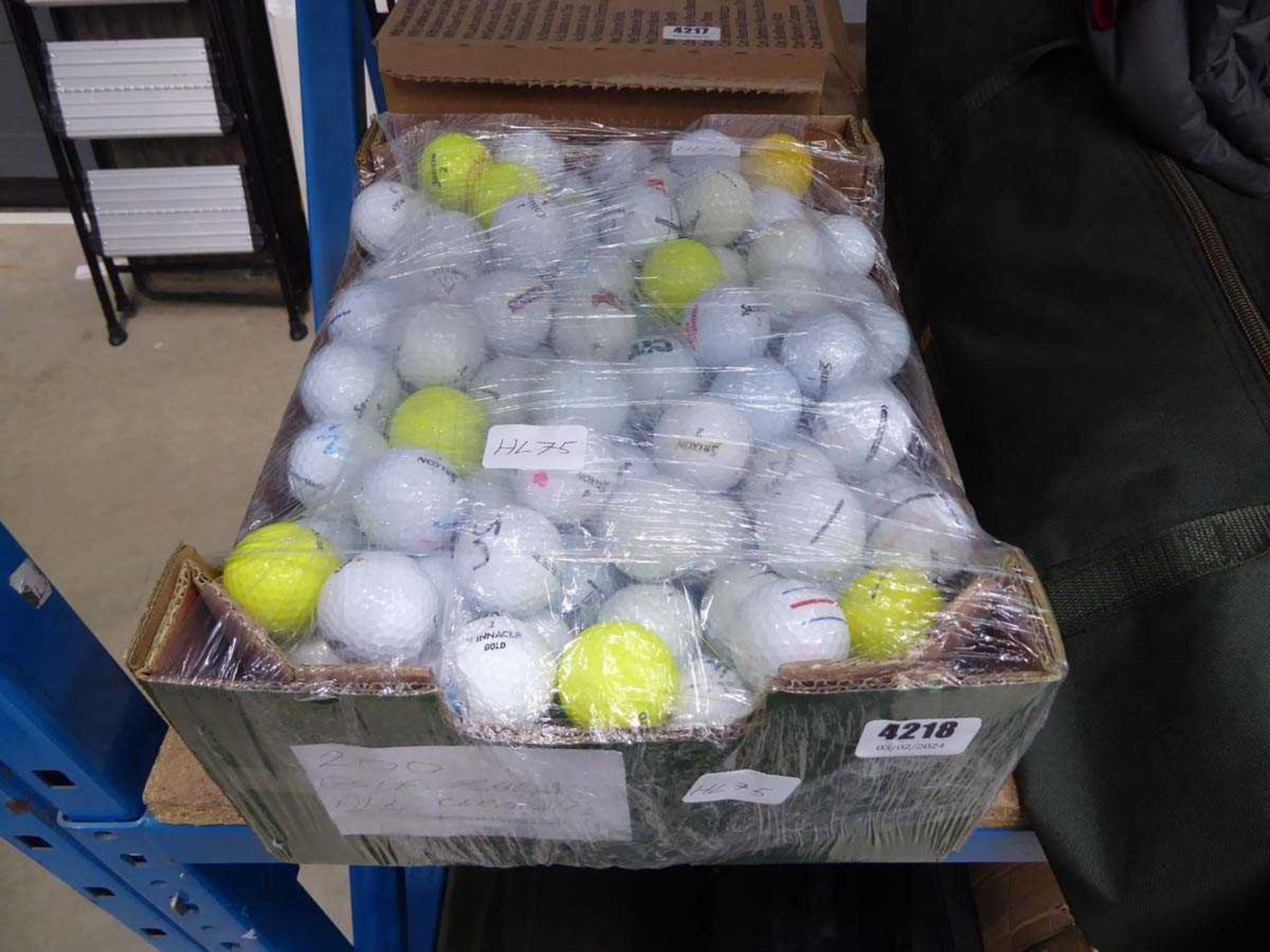 Approx. 200 golf balls