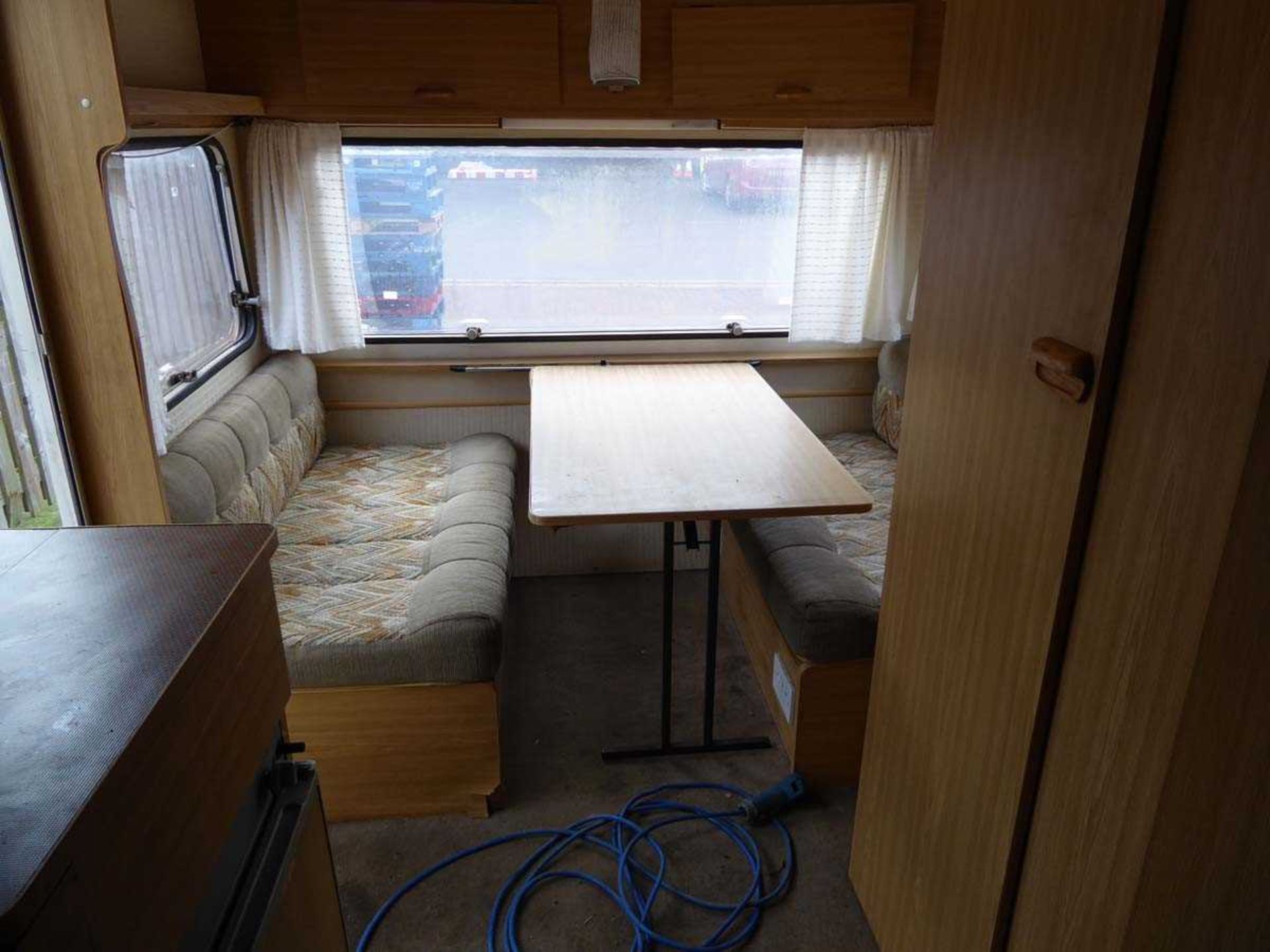 4 berth caravan - Image 8 of 11