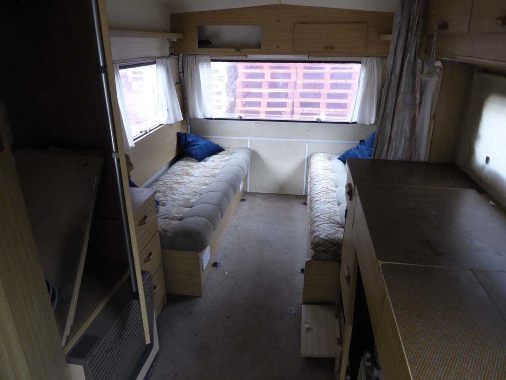 4 berth caravan - Image 7 of 11