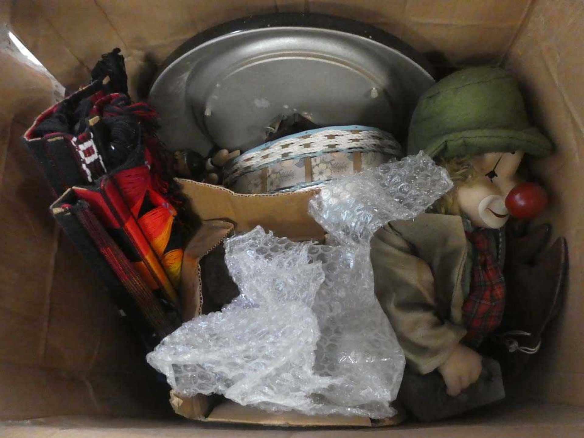 Box containing a clown, other ornamental figures and a Quartz clock