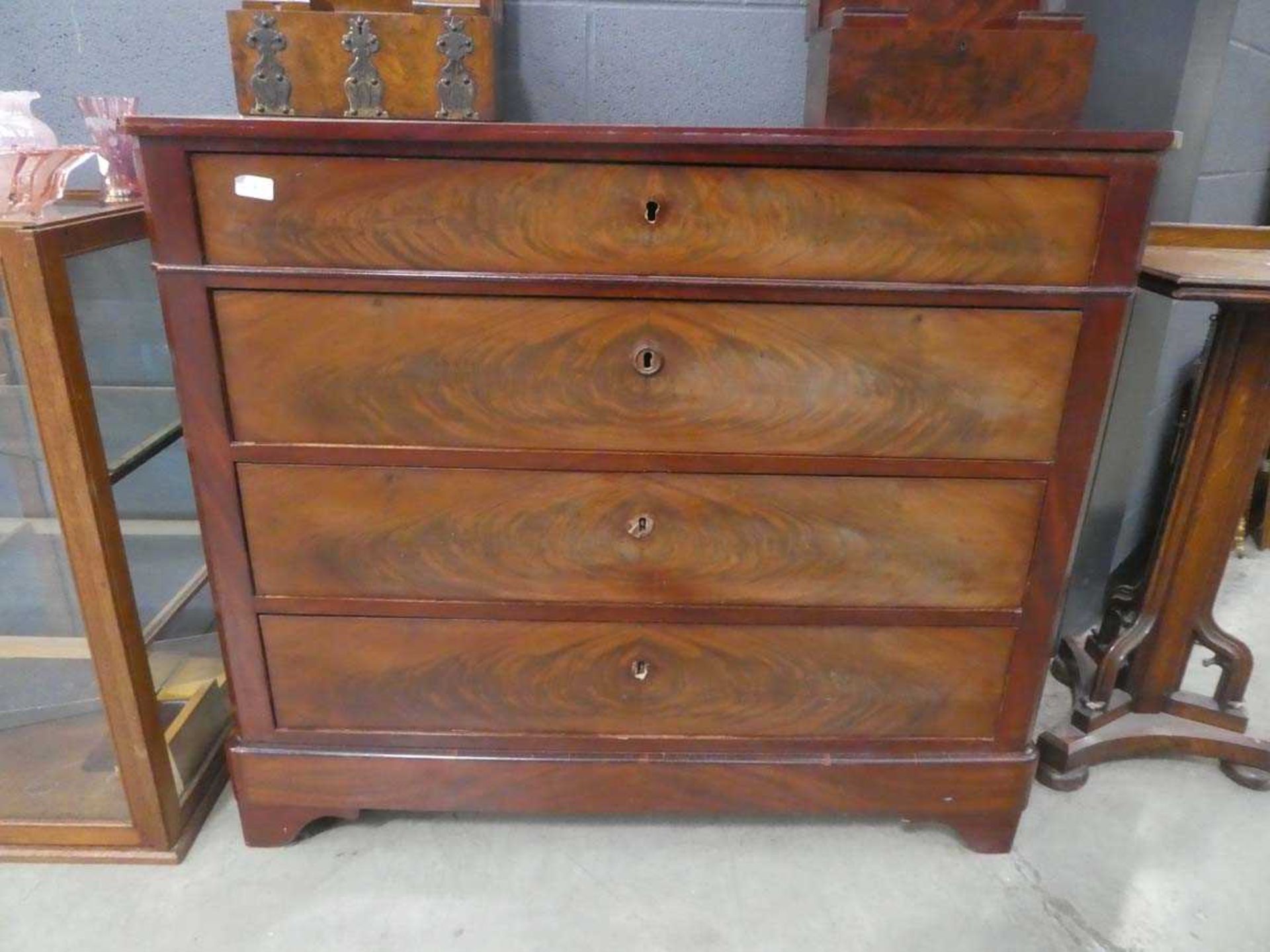 Victorian mahogany chest of 4 drawers - Image 2 of 2