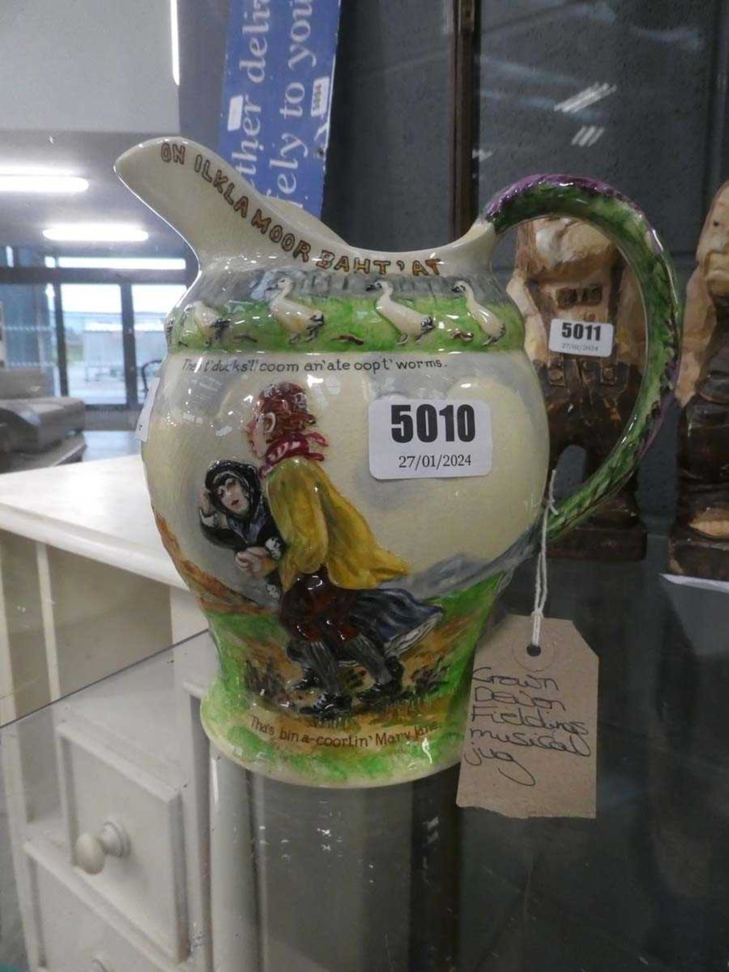 Crown Devin musical jug