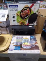 +VAT Box of 6 microwaveable bowls, together with 6 C&S wine glasses and a cast iron fajita set,