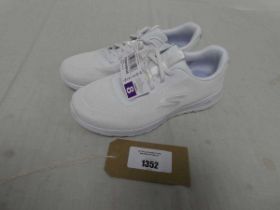 +VAT Unboxed pair of Skechers trainers in white (size 5)