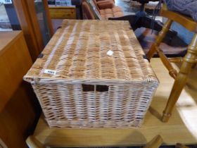 Wicker hamper