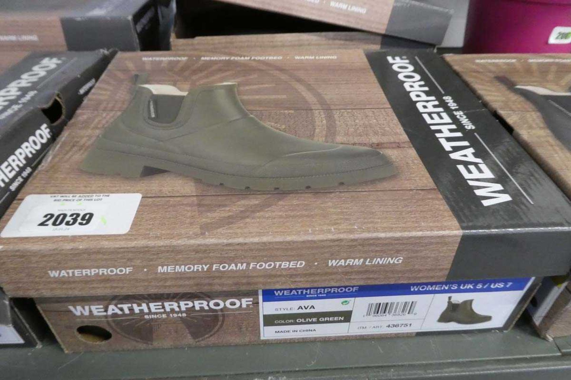 +VAT Pair of green ladies weatherproof boots (size UK 5)