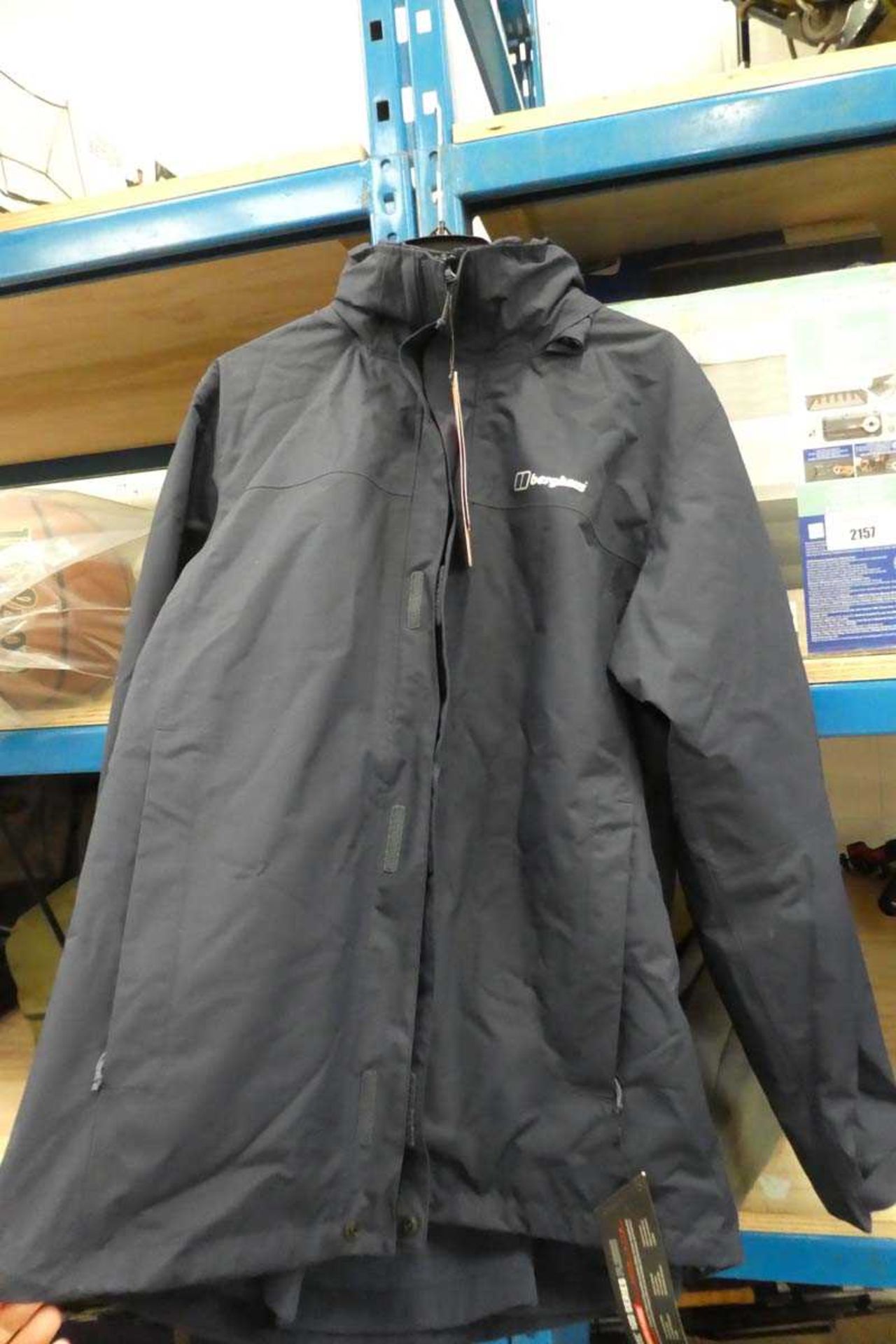 +VAT Berghaus 2-in-1 zip up coat and fleece in navy (size XL)