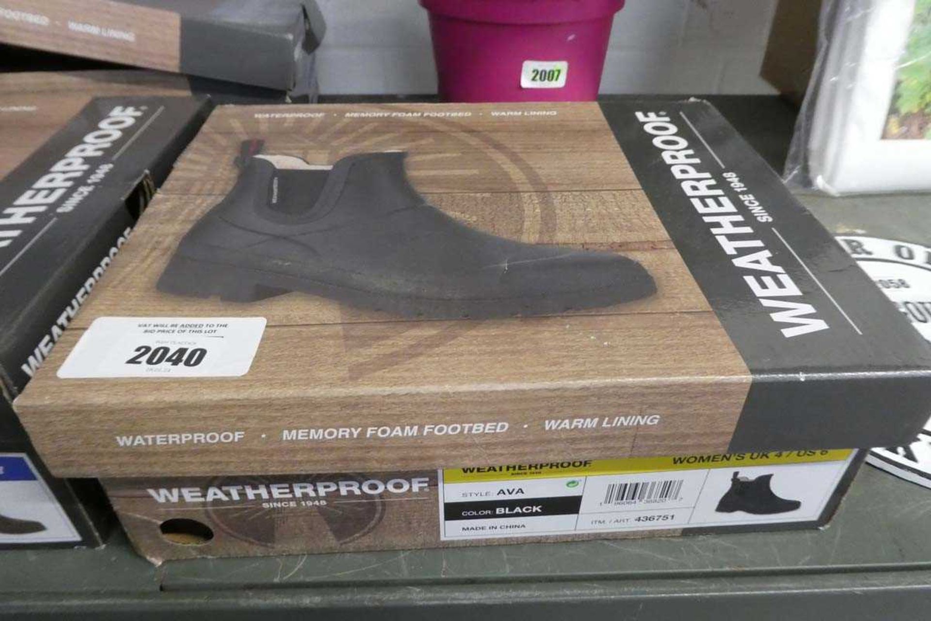 +VAT Pair of ladies black weatherproof boots (size UK 4)