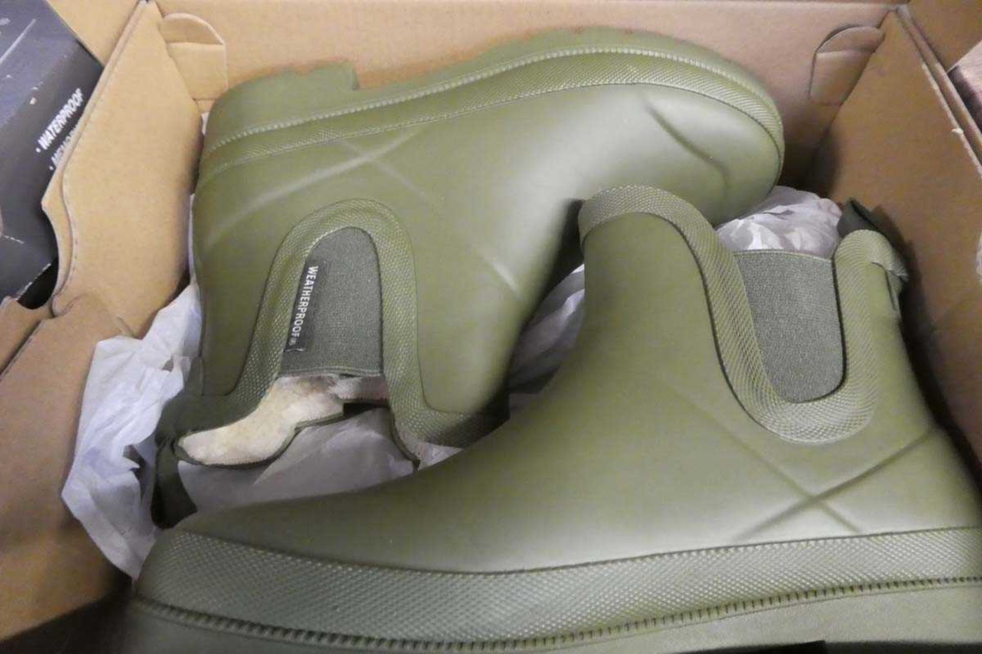 +VAT Pair of green ladies weatherproof boots (size UK 5) - Image 2 of 2