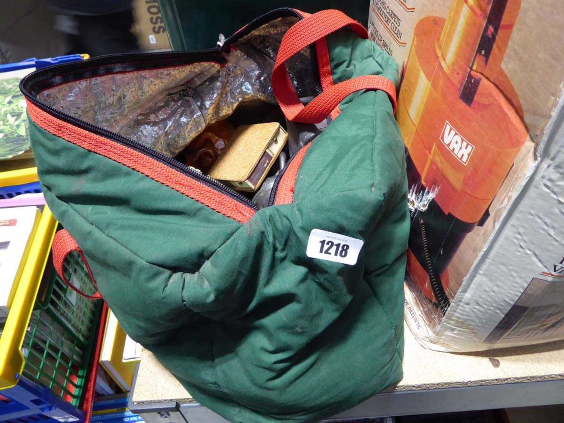 Green bag containing various mugs incl. Marmite, Cheddar Gorge, various pieces of cutlery, - Image 2 of 2