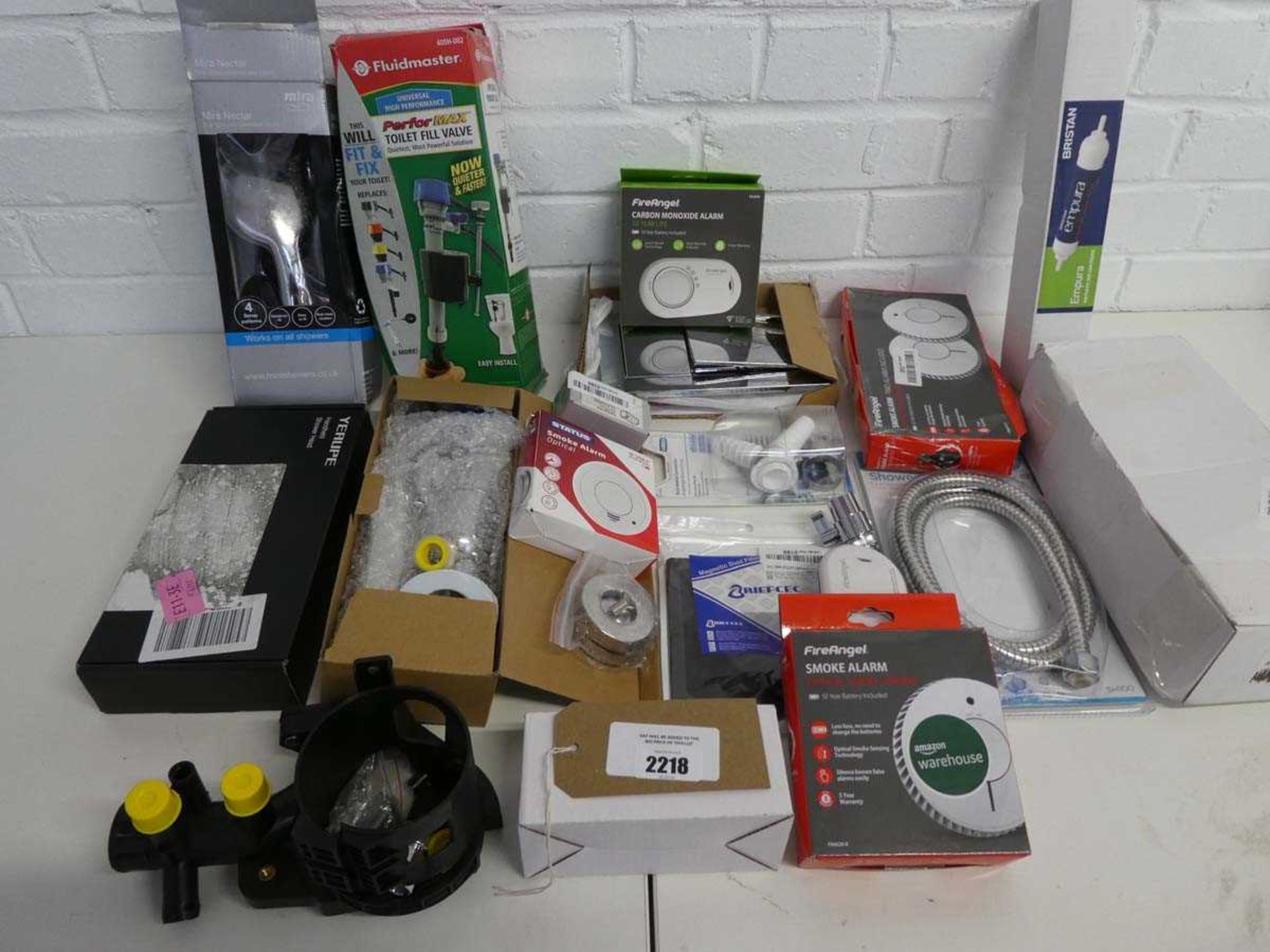 +VAT Quantity of mixed plumbing related items incl. Mira Nectar 4 spray showerhead, Yeaupe hand held